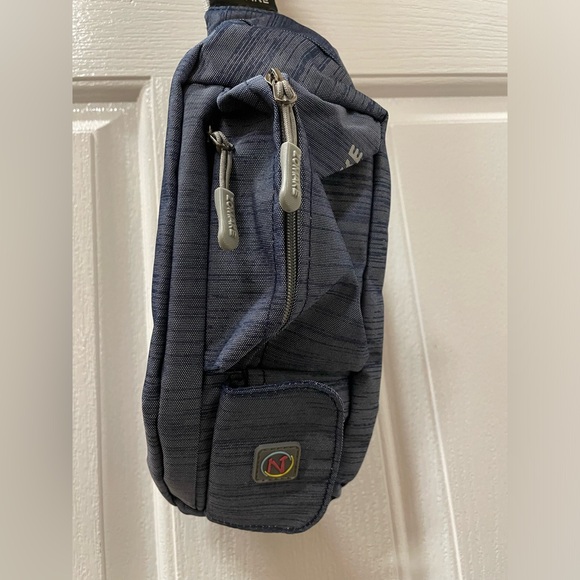 Zomake Blue Gray Fanny Pack Unisex Waist Bag Shoulder Hip Belt Travel Outdor Gym - Picture 2 of 6